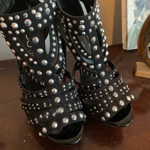 Black 7.5 Aldo heels and only worn once!!!